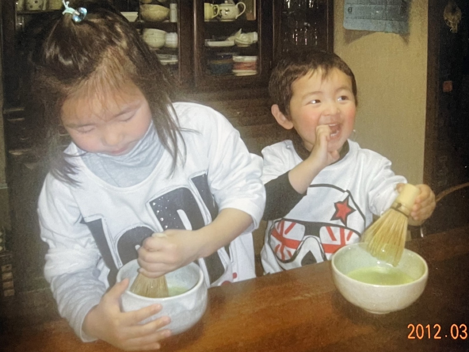 お茶の時間、子どもたち